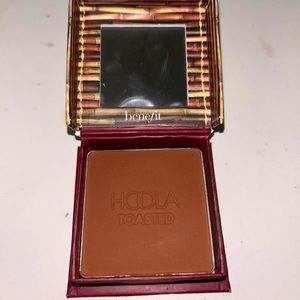 Brand new Hoola Matte Powder Bronzer in color toasted, brand new, shade toasted.
